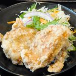 上の通常ランチ一種+唐揚げハーフ1皿